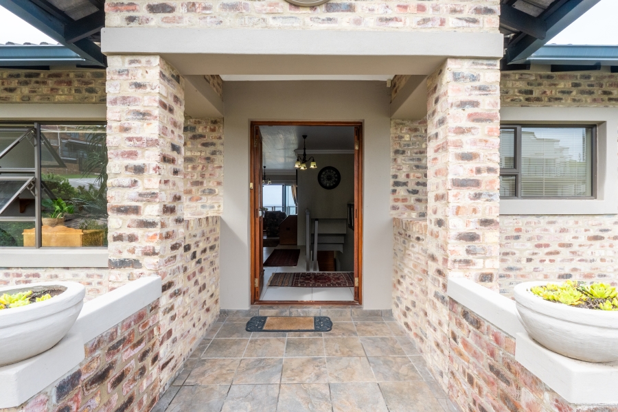To Let 3 Bedroom Property for Rent in Reebok Western Cape